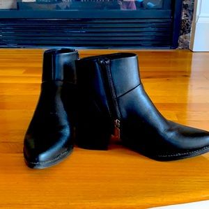 Blondo waterproof leather boots size 8, like new. Worn twice